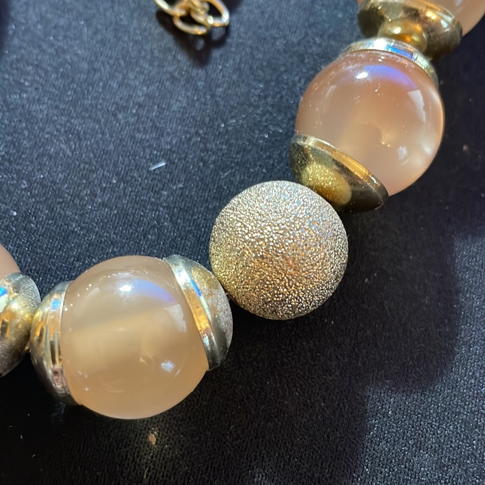 Excellent condition necklace 2 iridescent peach stones - Picture 2 of 4